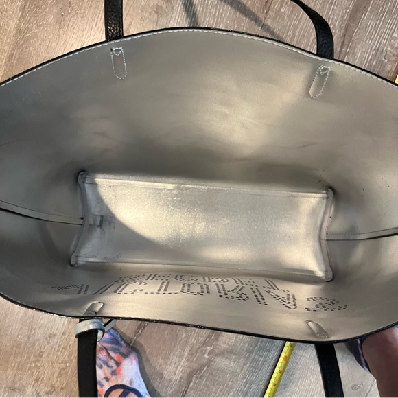 Victoria's Secret Laser-Cut Logo Tote Black Authentic, Gorgeous 24616938 - Picture 5 of 8